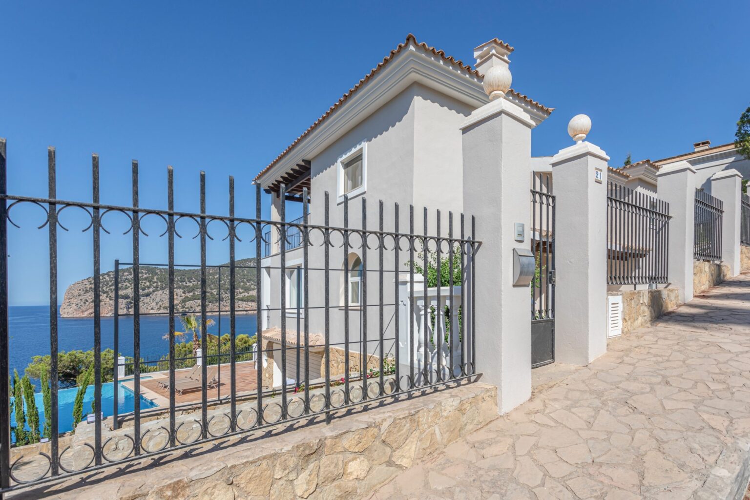 Limpieza final de obra exhaustiva tras el servicio de reformas integrales en Mallorca de un piso.